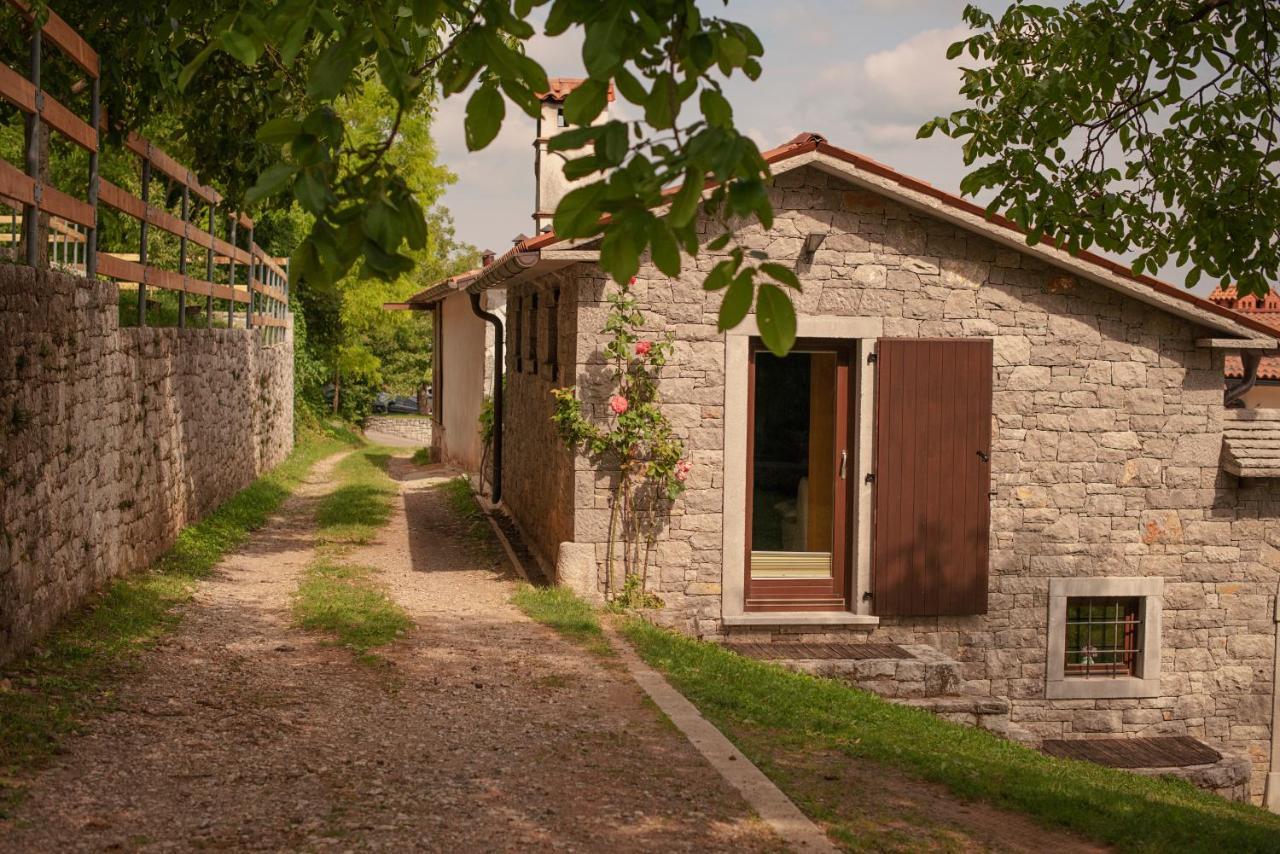 Tmbin'S Barn - Nature, Horses, Family Sezana ภายนอก รูปภาพ
